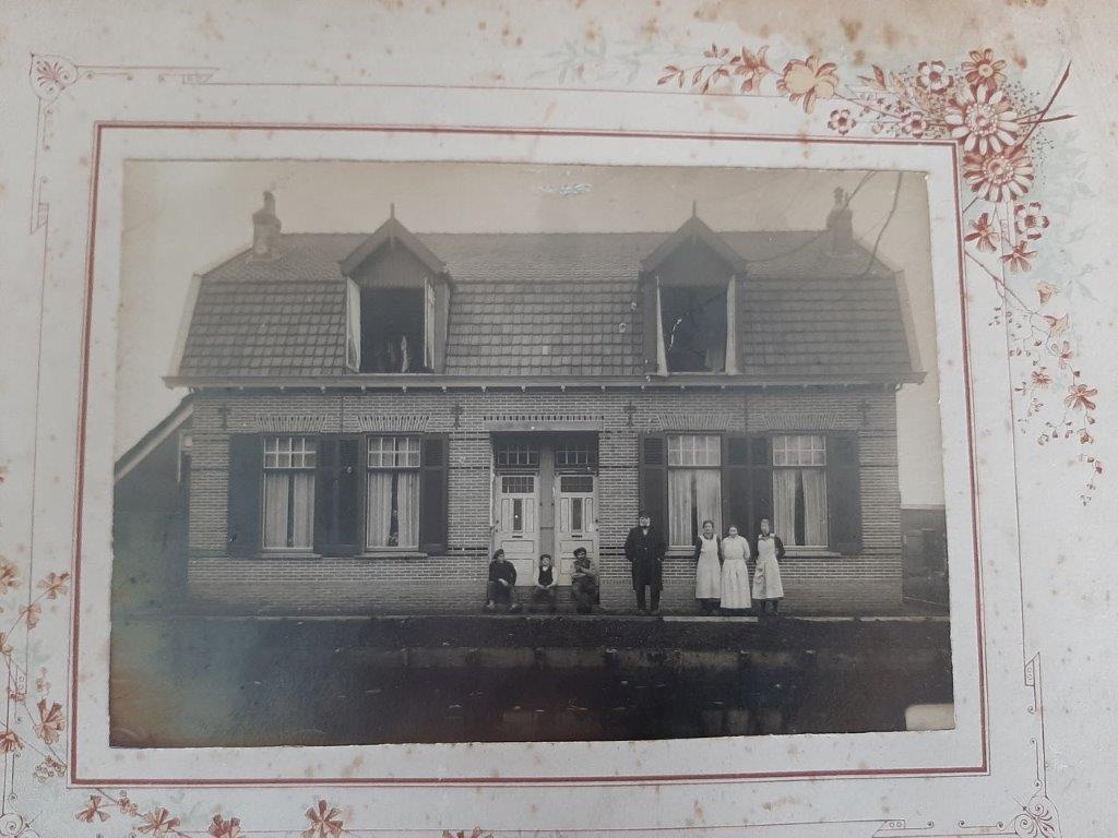 Het ouderlijk huis van Hans’ grootmoeder, op de Uiterweg in Aalsmeer.