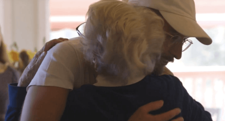 Irma Karczewski ontvangt een mooi cadeau voor haar 99ste verjaardag: haar familie