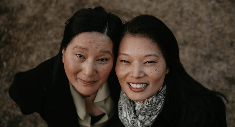 Koreaanse zussen vinden elkaar in “The Missing Piece”, een documentaire van MyHeritage