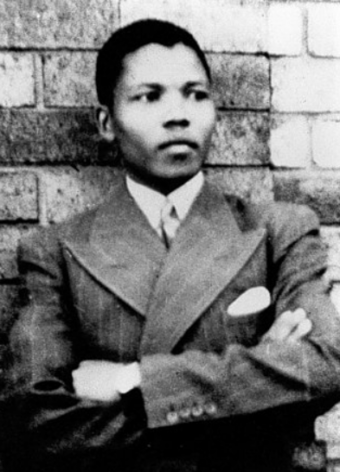 Foto van de jonge Nelson Mandela in 1937. Bron: Wikipedia, publiek domein, CC Licensing#South_Africa