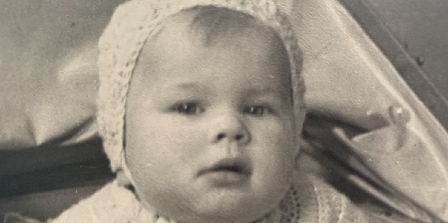 Mijn vader Willem Binnendijk als baby. Foto is genomen in 1945. 