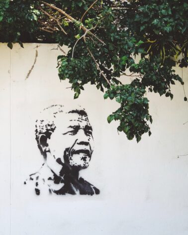 Afbeelding van Nelson Mandela (bron: Unsplash, door John-Paul Henry)
