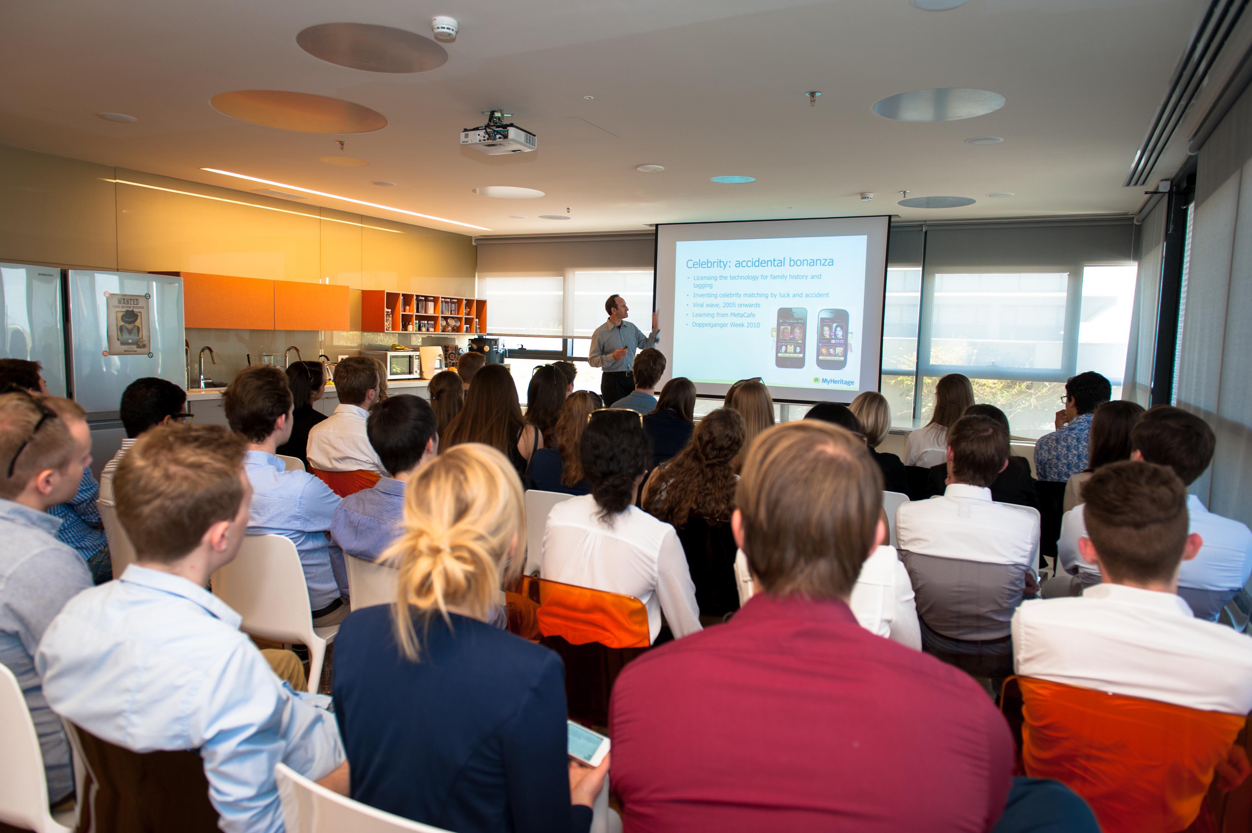 Studenten Universiteit Maastricht bezoeken hoofdkantoor MyHeritage Blog